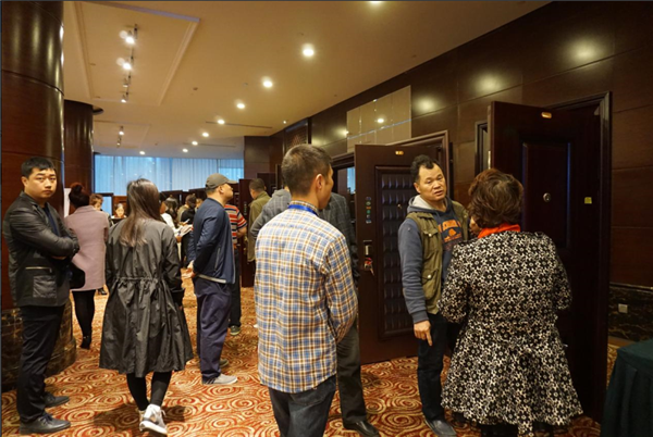 金大门业再掀招商风暴 “蔚蓝行动”东北营销峰会强势启动(图3)