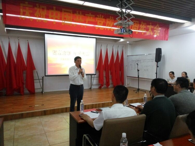 “竟晒精彩 增辉党旗”集团举行纪念建党95周年演讲比赛(图2)