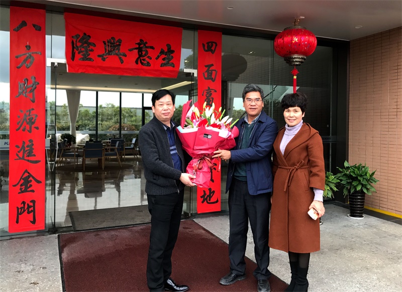 永康经济技术开发区人大主任黄高星莅临金大门业指导交流(图1)