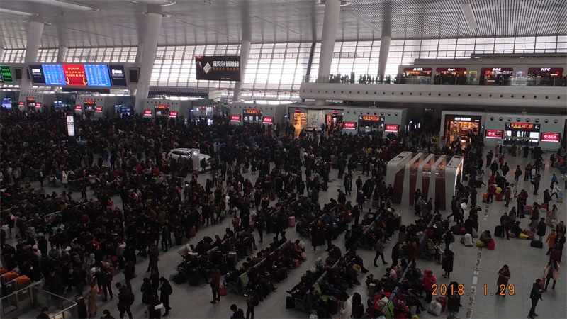 5大高铁站275块屏幕 温暖回家路金大门业伴您同行(图8)